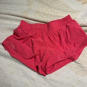Lululemon hotty hot 2.5” hot pink shorts
